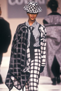 1377662548_EnricoCoveri1988WomenRTW48.thumb.jpg.6a7349726f1a5c7fa9d6e6b7abab0695.jpg