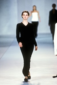 1380479113_LouisVuitton1998WomenRTW56.thumb.jpg.a672f4690c816e7234d115a903aba8ab.jpg