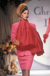 141279142_ChristianDior1990HauteCouture48.thumb.jpg.9cd7ec7f80bc65a50dfb14df869271ed.jpg