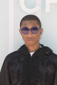 Pharrell+Williams+Chanel+Cruise+2018+19+Replica+lr8kdptgHUvx.jpg