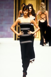 1431409236_HerveLeger1996WomenRTW138.thumb.jpg.786208e0c6200d86a44dfee581a4ac50.jpg