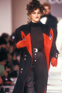 1453902386_EnricoCoveri1988WomenRTW62.thumb.jpg.feab94edbc372849deefbb5a6d31f996.jpg