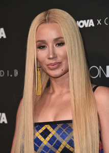 Iggy+Azalea+Fashion+Nova+x+Cardi+B+Collaboration+DoPzB3on9xWx.jpg