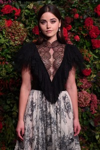       jen181118BZNimage103.jpg