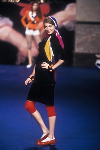 1495397156_VivienneWestwood1999WomenRTW28.thumb.jpg.02cbcd40047d46437e32c5d409fe58ee.jpg