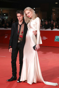 Andreja+Pejic+Girl+Spider+Web+Red+Carpet+Arrivals+WsxOBFEdjw_x.jpg