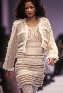 1512973953_LauraBiagiotti1993WomenRTW196.thumb.jpg.6ec404458305963a07ec5128508507dd.jpg