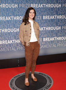 Lana+Del+Rey+2019+Breakthrough+Prize+Red+Carpet+9Iv_NCE9mUIx.jpg