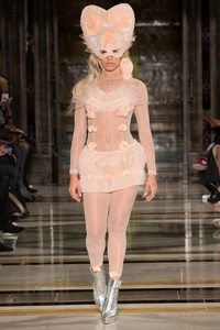 1518047380_Pam_hogg_SS18_001(1).thumb.jpg.a474a59767035f8d7cfce2f60cadcde6.jpg