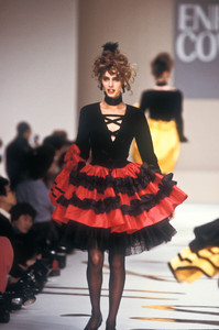 152488390_EnricoCoveri1988WomenRTW145.thumb.jpg.3429dbd6ef965a550777e610e226ba7a.jpg