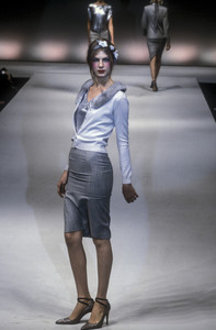 1552311416_Blumarine1998WomenRTW19.thumb.jpg.75916974e9de9a474a3733d2a89c5e7f.jpg