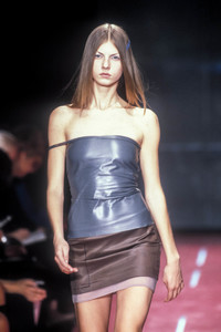 157104503_VersusbyDonatella1998WomenRTW30.thumb.jpg.9b069e67fee65f6bd76c5b6ae4e29bb6.jpg
