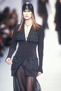 1636805355_KarlLagerfeld1993WomenRTW88.thumb.jpg.69d8ca137e7e8c74e7c616387d857733.jpg