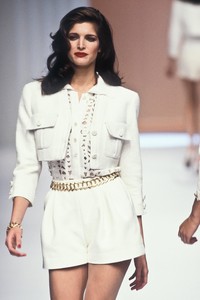 1646607328_Valentino1995WomenRTW76.thumb.jpg.99e0eafe95133abd86d4a53a67c7b3a5.jpg