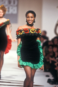 1663138248_EnricoCoveri1988WomenRTW167.thumb.jpg.df3796469e1467e421553197816e12c2.jpg