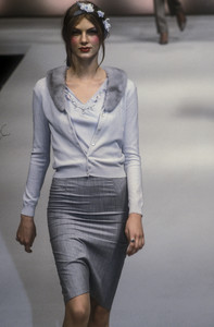 1676195612_Blumarine1998WomenRTW18.thumb.jpg.5cdacca1cd651fbcc9bdcb096cee98a5.jpg