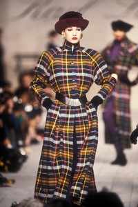 1712226362_KarlLagerfeld1986WomenRTW45.thumb.jpg.ce4bb4c53490da89ed9bbb6d3c436920.jpg