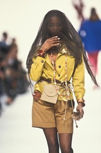 1747858934_YvesSaintLaurent1992WomenRTW7.thumb.jpg.200e213a14407fc57403ba6c8d66ea3b.jpg