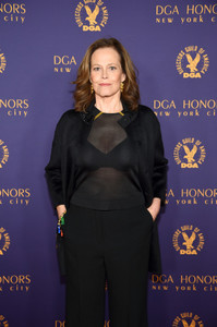 Sigourney+Weaver+2018+DGA+Honors+Arrivals+g2ONJkP7X1Ox.jpg