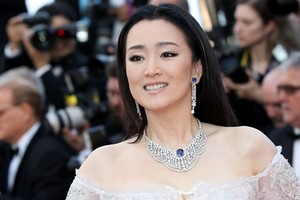 Gong+Li+Cafe+Society+Opening+Gala+Red+Carpet+JhJNmYkb3_Tx.jpg