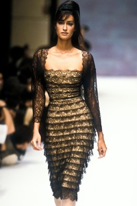 1770629975_HerveLeger1996WomenRTW13.thumb.jpg.cb23c5ce16aa6de17f909c81a42ac49b.jpg