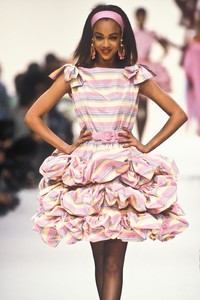 1797222456_YvesSaintLaurent1992WomenRTW173.thumb.jpg.4ac784a17a6c3e594065c30c353c5522.jpg