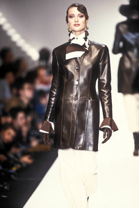 180560821_ChristianDior1993WomenRTW32.thumb.jpg.6e23170daab57723fbbc56709d2c9fee.jpg