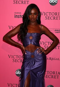 Leomie+Anderson+2018+Victoria+Secret+Fashion+hMnJcQIQHkpx.jpg