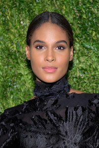 1844970205_CindyBrunaCFDAVogueFashionFund15thAnniversarylh7Rf5w8Hfqx.thumb.jpg.4be43ec991f1908f5177ae35be1a66fe.jpg