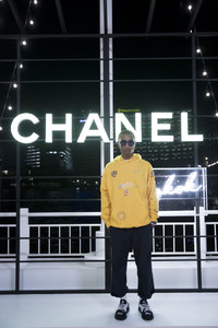 Pharrell+Williams+Chanel+Cruise+2018+19+Replica+HPMJfr2Q3eYx.jpg