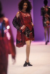 1950413494_LauraBiagiotti1993WomenRTW185.thumb.jpg.988353476db344f241d0d2318257022c.jpg