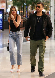 Sofia+Richie+Scott+Disick+Windsor+Smith+Store+oLUCRb3_eFtx.jpg