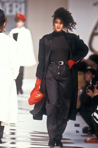 1974256692_EnricoCoveri1988WomenRTW70.thumb.jpg.e735f0f5d67eb0c8920063bf021cce96.jpg