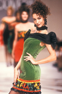 1981758371_EnricoCoveri1988WomenRTW180.thumb.jpg.713fc6848bb2ed46b61ec64ce20ae33e.jpg