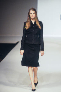 1_trussardi-fw-1997-2_html.thumb.JPEG.f7e321f9fc6ee4f4d5d363d43533bd76.JPEG