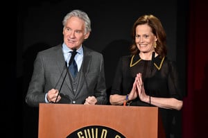 Sigourney+Weaver+2018+DGA+Honors+Show+5_9UgYOo468x.jpg