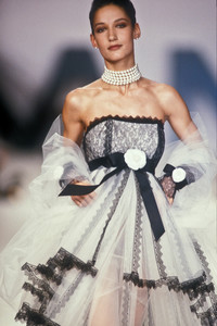 200442926_Chanel1990HauteCouture218.thumb.jpg.7156bed1528cdc390e261c517eaefd24.jpg