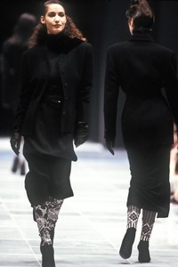 2011519347_Versace1986WomenRTW97.thumb.jpg.167b159f3c4145e664940b33f68a93f9.jpg