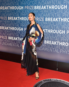 Thandie+Newton+2019+Breakthrough+Prize+Red+t61dlxdyHJAx.jpg