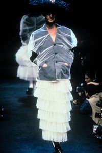 2017552424_CommedesGarcons1995WomenRTW3.thumb.jpg.989b151a91e1e2403da3877ad4df10da.jpg