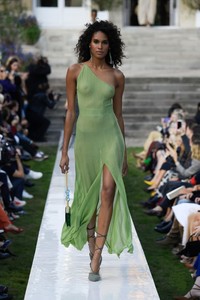 2036969914_CindyBruna_Jacquemus2019(5).thumb.jpg.c6ce4ce964d21767252a62d8ba5aa48d.jpg