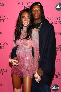 Winnie+Harlow+2018+Victoria+Secret+Fashion+MOEJXFW9uRLx.jpg