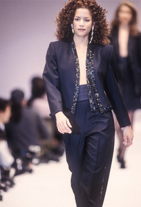 207899848_LauraBiagiotti1993WomenRTW147.thumb.jpg.949449103d5528dd1a43dbd034263c73.jpg