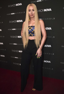 Iggy+Azalea+Fashion+Nova+x+Cardi+B+Collaboration+8AhfkyurhrVx.jpg