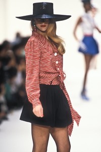 2098738309_YvesSaintLaurent1992WomenRTW64.thumb.jpg.734a32897f2d30e352217b71c4b22175.jpg