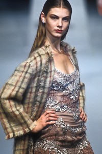 2099615195_Valentino1998WomenRTW161.thumb.jpg.cc8ffd7c47b4bb65452b4378a149e71b.jpg