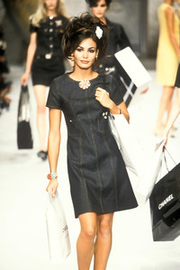 2112530051_Chanel1996WomenRTW119.thumb.jpg.e64e3ec39c159f014c3d9c9e791eb1f6.jpg