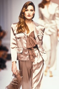 2115945002_Valentino1995WomenRTW96.thumb.jpg.aa592da222740f193891d4c906806373.jpg