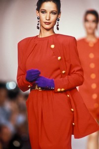 2145710543_Valentino1990WomenRTW47.thumb.jpg.a772e2286866d27a1a05e0b6988ab202.jpg