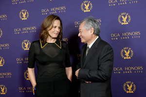 Sigourney+Weaver+2018+DGA+Honors+Show+4YTtG5yPS6Rx.jpg